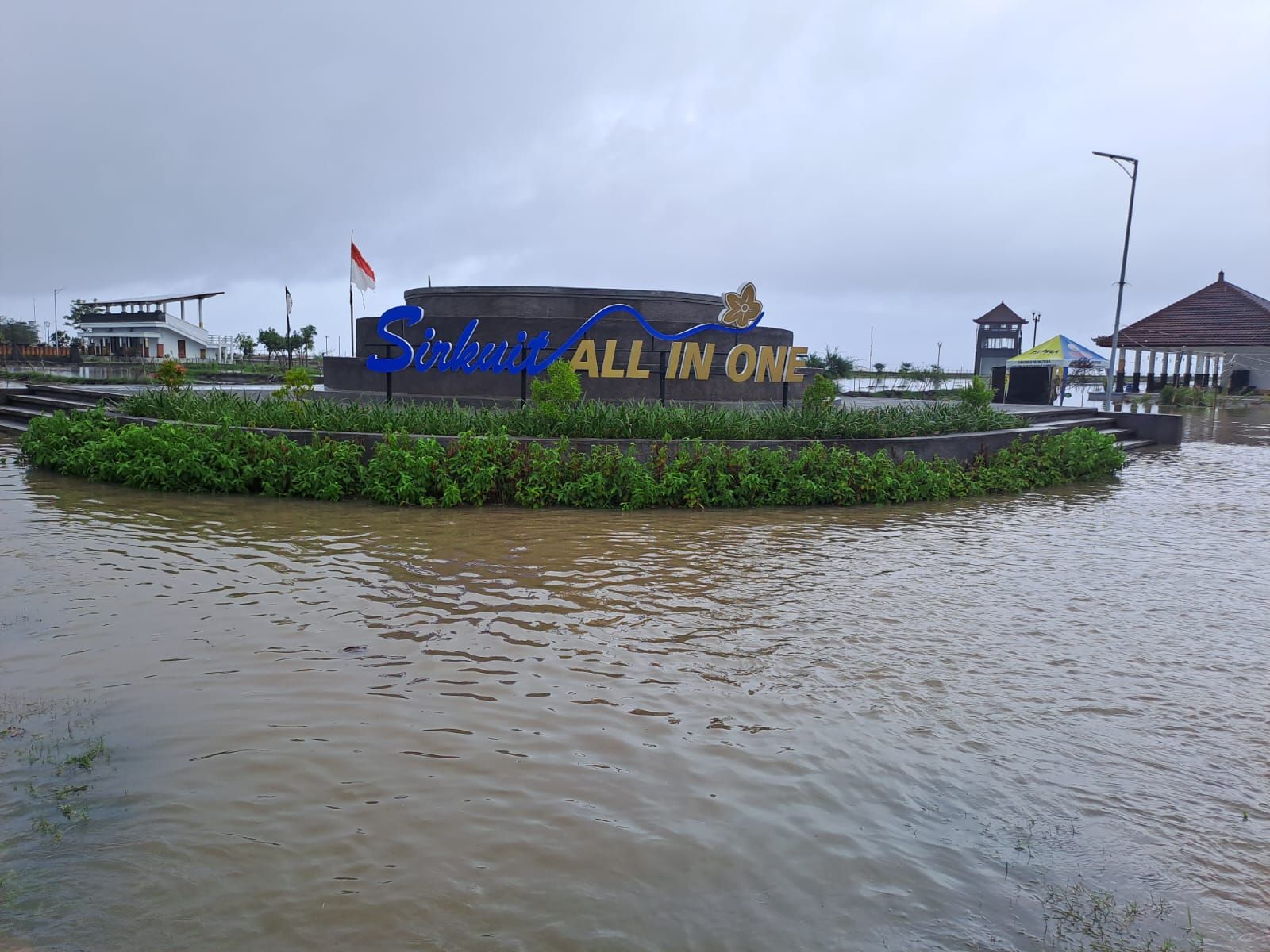 podiumnews.com-Diguyur Hujan, Sirkuit All In One Jadi Lautan